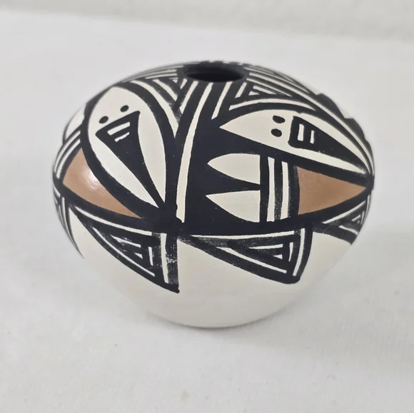 Native American Acoma Indian Hand Painted Seed Pottery by Antonio - Picture 5 of 8